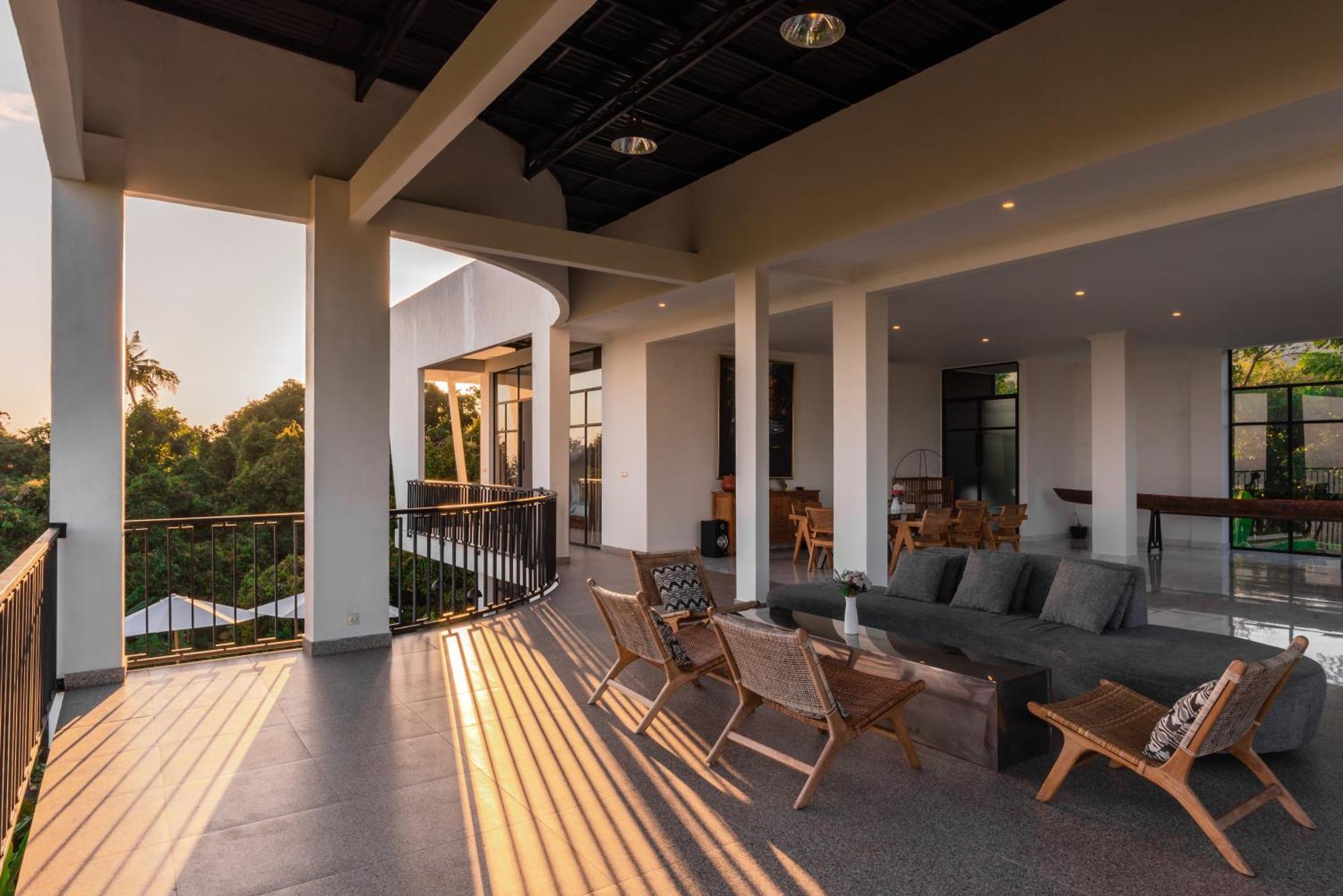 Вілла The Hacienda Lovina Екстер'єр фото